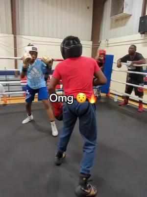 He going crazy 👀🔥 (h/t coach_pat478/IG) #sparring #boxing 