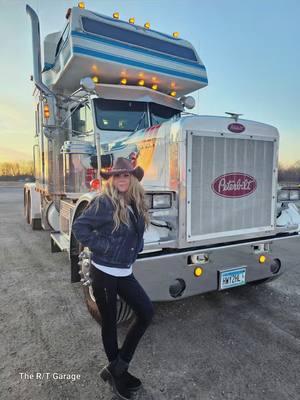 Somewhere in Iowa on journey north! #poconopete #heavyhauler #oldschooltrucking #midwestgirl #bigrig #poconopeterbilt359 #livlabsleeper #thertgarage #midwest #officialpacetruck #bigstacks 