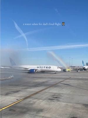 such a bittersweet moment 😭🌈 @United Airlines  #retirementflight #pilotretirement #pilotsoftiktok #airlinefamily #unitedairlines #unitedpilotsdaughter 