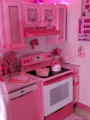 #pinkkitchen #pinkhouse #pink #barbie #pink #pinkobsessed 