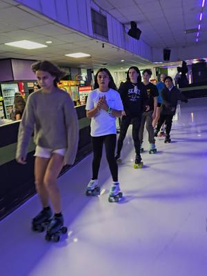 Skating still going Strong! 🛼 🤔 bigger than ever? #shuffleskating #rollerskating #skatesociety #throwback #skate #rollbounce #jamskate 