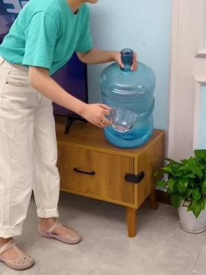 "Need a place for your bottled water? Try this convenient water stand with a built-in faucet – so easy to pour, no more hassle! Perfect for your home or office. 🥤 #WaterStand #HomeEssentials #MustHaveProducts #PracticalHome #ConvenienceIsKey #DrinkWaterMadeEasy #OrganizedLiving #LifeHacks #WaterDispenser #HomeOrganization"