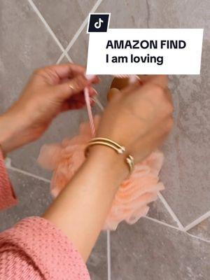 Amazon find I am loving! This one stays put on my tile and does not budge! Also doesn’t damage the wall either, love it! #amazonfind #amazonhome #bathroomdecor #bathroomorganization #latinacreator #affordablehomedecor #functionaldecor #uniquehomefind 