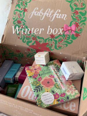 @FabFitFun winter box!! #beauty #fenty #perriconemd #skinfix #elemis #ahava #dibs #lemme @Fenty Beauty @ELEMIS @Skinfix @lemme 