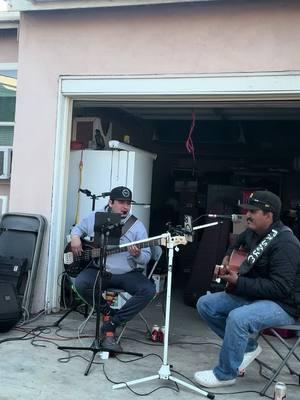 Eres todo todo 🍻💯🫱🏾‍🫲🏽 grupo@VARIANTE ensayando temas #fidencioayala #acordeon @FreddyBarreto1994 @Adornos para acordeon @Cheves Y Canciones 