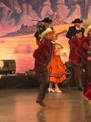 El gatito con botas! Estare subiendo los ultimos videos, ya que el domingo, se nos acaba tiktok! 🙁 #LosLupeños #LosLupeñosDeSanJose #Folklorico #Folklore #SanJose #Dance #EastSanJose #TocandoTierra #NuevoLeon 