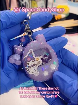 Finishing up these #custom shaker #keychains 😈💕 Even tho these are not available for s4le, my custom #resin c♡mms are now open and available on my Ko-Fi, 🔗 in bi0💖  #uvresin #shakercharms #resinartist 