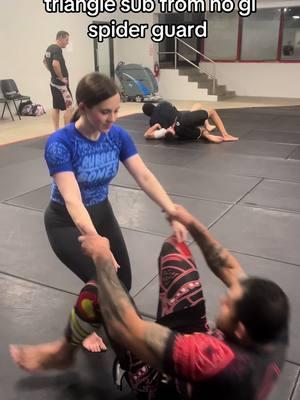 is the triangle the best ? #mexicangroundkarate #grappling #fight #mmatok #jiujitsutiktok #jiujitsugrappling #snugglestruggle #grapplingmoves #snugglestruggles #cuddlestrugglezz 