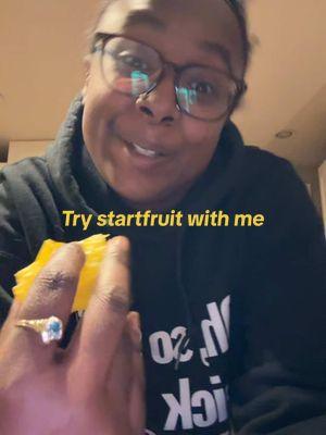 I genuinely don’t think it tastes like anything lol #starfruit #_swagger325 #tryingnewfoods #fruit #tryingnewthings to