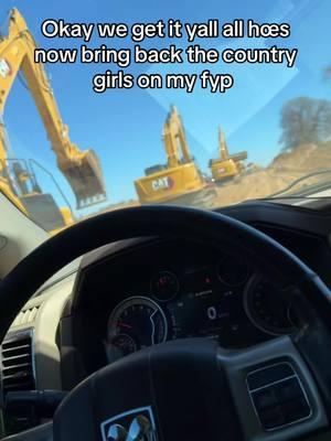 This bop house and blonde house needs go away I miss my country girls😴 #trending #fyp #countrysgirls #do #it #best #life #pipeline #welder #funtimes #bluecollar #viralvideo #goingplaces #truckok #trucktiktok #virał 