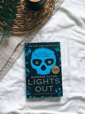 What a wild year it’s been. From the first trad version of Lights Out to the USA Today Bestseller version, to the NYT Bestseller version and then the Barnes & Noble exclusive edition.  Also shoutout to @Izzy’s Bookshelf 📚 for teaching these sick transitions.  #lightsout #darkromance #stalkerromance 