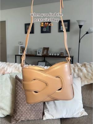 She’s gorgeoussss 😍 (🔗 under “Bags/Accessories”) #amazonfashionfinds  #amazonbags  #amazonaccessories #trendybags #affordablebags #bagcollection #cutebag #amazonmusthaves #winterbag #crossbodybag #trendyfashion #amazonfinds 