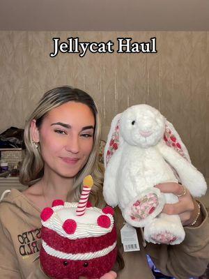 New valentines jellycat unboxing!!! 🌹🍰 I love them so much cant wait for spring 🌸 @Jellycat  #jellycat #jellycatcollection #jellycats #jellycatlondon #unboxing #haul #stuffedanimals #stuffies #redvelvet #berry #berrybunny 