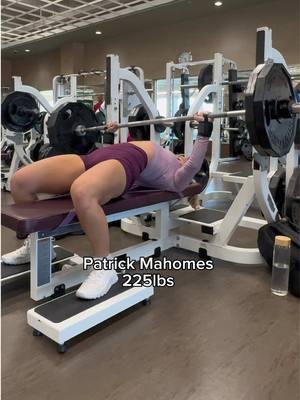 Benching NFL players #nfl #football #GymTok #gym #strongwomen #benchpress 