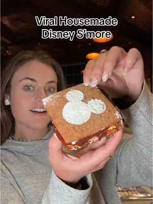 VIRAL Housemade Disney S’more 🤍🤎🤍🤎 #disney #disneyparks #disneysprings #Foodie #smores #disneyfood #disneyfoodie #disneyfoodguide #disneydesserts #disneysmores #disneyworld #theganachery #disneysnacks 