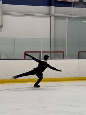 Another Triple Axel since that’s the only thing I’ve been filming recently🤷‍♂️  #IceSkating #figureskating #patinajesobrehielo #patinageartistique #フィギュアスケート #фигурноекатание #yurionice #regulusblack #tripleaxel #high #tovelo 