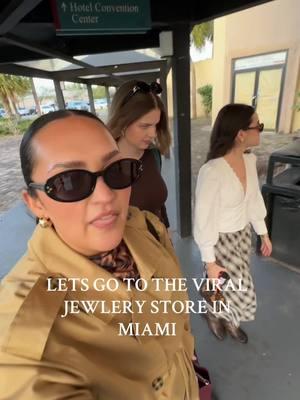 visiting a viral jewelry store in Miami because it was SO VIRAL 🤭 follow on IG & YT (isa_kristen22) chismosas hehehe #miami #shoppingvlog #shopwithme #comeshoppingwithme #miamo #jewelryshopping #jewelryhaul 