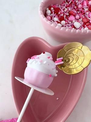 🧁💖 This Valentine’s Day, take your treats to the next level with adorable cupcake pops that are as sweet as they look! Make the process easier using our adorable Cupcake, Cake Pop Mold! video by @Unforgedible Art ! #ValentinesDayTreats #mylittlecakepopmolds #mylittlecakepop #valentinetreats #ValentinesTreats #ValentinesDay #valentinesdaytreats #SmallBusiness #cakepops #sweettreat 