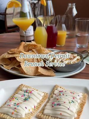 Presley’s Kitchen & Bar hosts one of the best Brunches in the City!  Definitely a great spot if you are looking for brunch drinks! #mimosa #detroit #brunch 