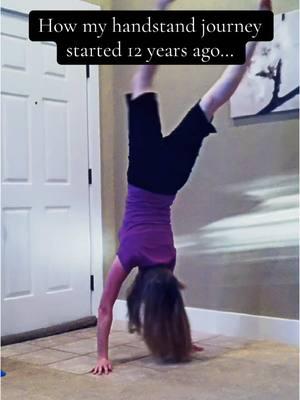 When I first started my handstand journey 12 years ago, I remember hearing @Kinoyoga say, ‘I gave myself 10 years.’ She asked, ‘What would happen if you didn’t quit for 10 years?’ That question hit me hard. I promised myself I wouldn’t quit. I promised 40-year-old Amber that I’d keep working until I mastered this skill—and I’m so glad I kept that promise. Now, 40+ year-old Amber has it. 🙃 And if you really want this skill too, you can absolutely get there. 💯  I’d love to help you along the way! I run a 4-week handstand series every month for local training where I can walk you through the exact process I used to go from wobbly to handbalancing pro. Don’t quit—your future self will thank you. 💪🏼🤸 DM me or click the link in my bio to join the fun! You can even try your first class for free! 🙌🏼 #slccalisthenics #slcadultgymnastics #slcgymnastics #handbalancer #handstandprogram #handstandcoach #calisthenicscoach #gymnasticscoach #CapCut 