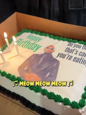 It's ya birfday, Enny! #YourMomsHouse #happybirthday #appybirfday #meowmeowmeow #YMH