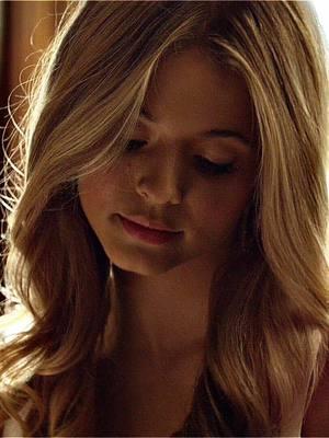 potentially my last post so i’m ending it with ali :) #prettylittleliars #pll #alisondilaurentis #sashapieterse #7r1sta (original content, fake everything)