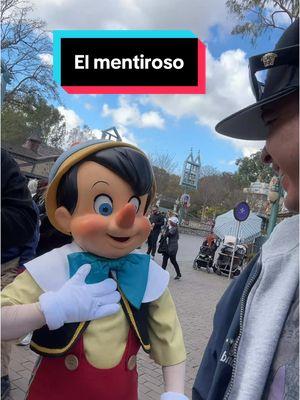 El mentiroso del Pinocchio… #endisneylandia #disneylandia #grupoorigen #pinocchio #pinocho #mentiroso #mentirosos @Grupo_Origen 