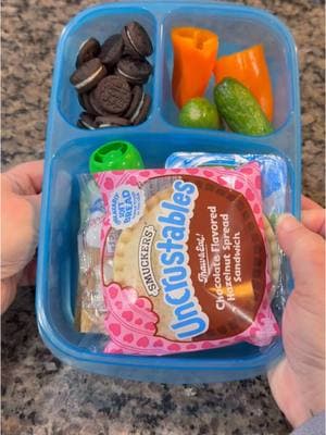 Happy Friday! #Lunch #lunchtime #lunchbox #lunchideas #lunchboxideas #lunchideasforkids #schoollunch #schoollunches #kidslunchideas #kidsbento #bentobox #bento #bentolunchbox 