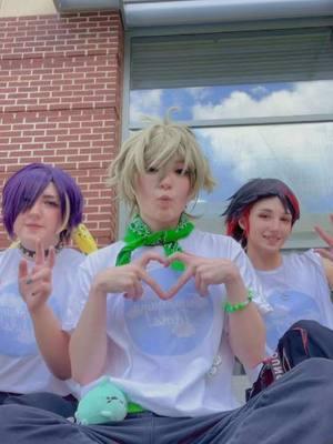 Forcing the pals to chuki chuki with me 🥰🥰 #ensemblestars #enstars #midoritakamine #midoritakaminecosplay #enstarscosplay #shinobusengoku #shinobusengokucosplay #tetoranagumo #tetoranagumocosplay #nakakon 