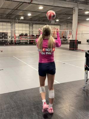 Updated serving tutorial coming!💗🏐 #overhandserve #underhandserve #volleyballoutfit #volleyballtips #servingtips 