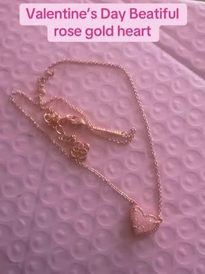 #kendrascott #kendra #heart #rosegold #beautiful #shiny #elisa 