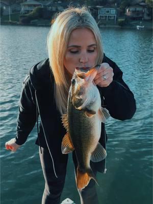 I love this life. . #fishing #girlsfishtoo  #fishkissfriday 