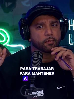 🤔 ¿De quién es la culpa de que hay jóvenes llorando porque probablemente eliminen #TikTok en #EstadosUnidos? Analizo el tema con mis oyentes 🙃. #EnriqueSantosShow #iHeartRadio @iheartRadio #iHeartLATINO #TikTokBanned #ProhibenTikTok