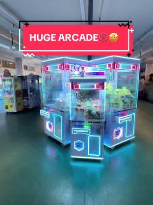 He definitely knew a place🤩 located at the south Florida fair🎡 . . . #arcade #broknewaplace #southfloridafair #familyrun #thingstodoinsouthflorida #clawmachinearcade #clawmachine #datenightideas #datenightout #etvending #etamusements #arcade #japanesearcade #vendorevent 