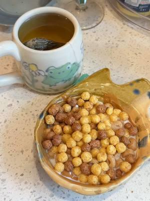 chocolate peanut butter cereal bowl & peppermint tea🍫🥜🧈🥣🫖☀️ #cerealbowl #breakfast #breakfastbowl #easybreakfast #easybreakfastideas #cereal #teatok #teatime #teatiktok #thrivemarketpartner 