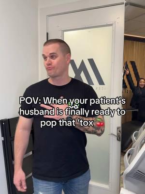 We love a confident, supportive king 👑 that’s not above getting ‘tox aka JeuBro @childofskin  #brotox #jeuveau @evolus #mufasa #aaronpierrethatsmusafa #aestheticinjector #aestheticinjectorhumor 