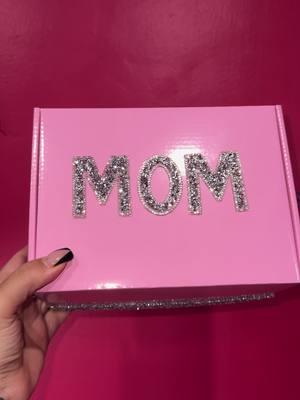 💎✨ The Cutest Custom Bling Shipping Boxes Are Here! ✨💎 Your orders deserve to arrive in style! Our custom bling shipping boxes are the perfect touch of sparkle and charm to brighten your day. Every package is carefully designed to add a little extra joy to your unboxing experience. ✨💖 Ready to shine? Order now and let the bling do the talking! ✨📦 #BlingBox #ShippingInStyle #CustomPackaging #UnboxTheSparkle #LuxuryPackaging #shinebright 