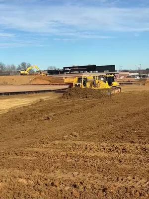 Love us or hate us….we make it happen 🤙🏼#dozer #dozeroperator #bladehand #cat #komatsu #dirtyhandscleanmoney #dirtwork 