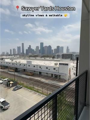 6 WEEKS FREE AT SAWYER YARDS 🤤 1 BED/1 BATH FOR $1985 🍻 — 🤗 Sawyer Yards has it all with these views AND it’s walkable! This creative neighborhood is filled with art, great eats, & must-try coffee shops. UNIT DEETS: $1295 • Studio • 397sqft $1985 • 1B/1B • 739sqft  $2450 • 2B/2B • 1065sqft THE NEIGHBORHOOD: 🛍️ Near Target & H-E-B  😎 Meow Wolf Houston ☕️ Walkable coffee shops & breweries  INTERESTED? 📲 Send us DM now to get paired with an agent. — *Must qualify on 3x the market rate *1/1.5 unit shown; finishes and layout may vary* — #liveinhouston #houstonapartment #houston #htx #apartmenttherapy #sawyeryards #houstonhousing #htxapartment