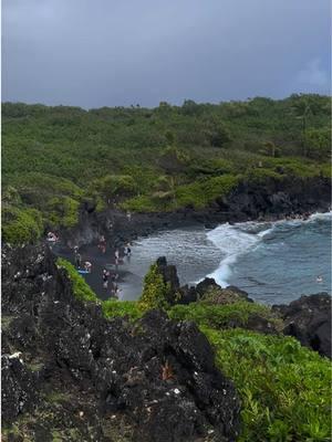 another one off the bucket list ✔️#blacksandbeach #wainapanapastatepark #hawaii 