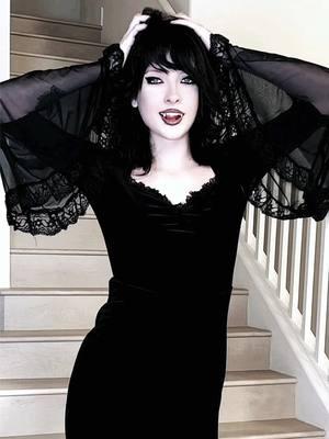 🖤🖤🖤🖤 #goth #gothgirl #blackdress #fangs #cosplay 