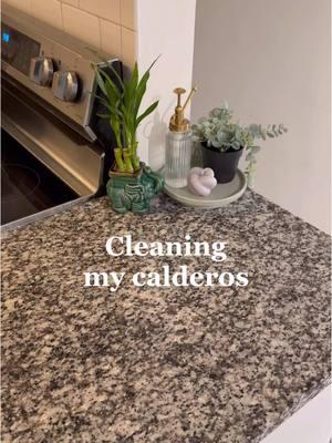 How I clean my calderos: I use The Pink Stuff, which is available on Amazon, at TJMaxx, and other stores. I use a Scrub Daddy. After scrubbing with The Pink Stuff, I wash it with dish soap. It looks brand new! #latinacontentcreator  #latinainfluencer #latinastiktok #weneedmorelatinacreators #haycomidaenlacasa #latinastyle #latinablogger #caldero #calderos #colombia #tiktokcolombia🇨🇴 #colombiano #colombianos #colombianas #limpiando #limpiandolacasa #limpiar #limpiandolacocina 