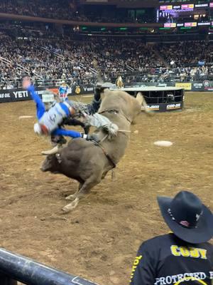 You can hear the contact 🔊 #pbr #utb #bullriding #wreck #madisonsquaregarden 