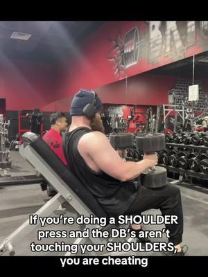 Don’t do that :) be better than that :) #shoulderpress #shoulders #dbpress #delts 