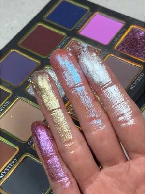 𝒹𝒶𝓋𝒾𝓃𝒾 ʙᴇᴀᴜᴛʏ @rosycolors showing off the Shimmers from Our 𝐃𝐀𝐕𝐈𝐍𝐈𝐓𝐘 𝖯𝖺𝗅𝖾𝗍𝗍𝖾 & Our Angel Wing Lash Dish. Perfection!🤩🪽💫  𝐴𝑉𝐴𝐼𝐿𝐴𝐵𝐿𝐸 𝑁𝑂𝑊！ ᴜsᴇ ᴄᴏᴅᴇ: “ʀᴏsʏ” ᴛᴏ sᴀᴠᴇ! • • • #Davinity #DavinityCollection #DaviniDavinityCollection #DaviniDavinity #Davini #DaviniBeauty #DaviniLashes #IndieBrand #IndieMakeUp #Eyeshadow #EyeshadowPalette #Glitter #SparkleMatte #NewMakeUpRelease #MakeUpRelease #Holographic  #DuochromeEyeshadow #IndieMakeUpBrands #MultiChromeMakeUp #NewMakeUp #MakeUpSwatches #MakeUpPalette #ColorfulEyeshadow #ColorfulMakeUp #GlitterMakeUp #SparklyMakeUp #Swatches