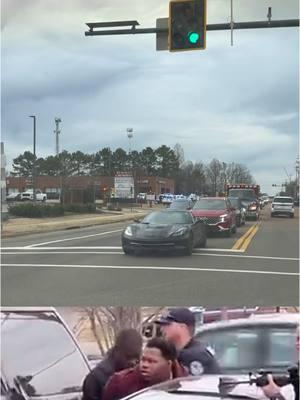 PERSECUCIÓN POLICIAL: Una llamada por hurto en una tienda de deportes de Collierville terminó en una persecución, dos coches de policía chocaron y tres personas fueron arrestadas. 😱 #901noticias #noticiastiktok #noticias #memphis 