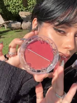 the easiest way for a sunkissed glow. @yadeemua uses Good Apple Blush Balm Duo in Secret Thicket ✨ Pro-tip: tap, diffuse, blend. a little goes a long way.  #kvdbeauty #goodapplecheeks #goodapplebalm #creamblush #redblush #pigmentedblush #boldblush #sunkissedblush