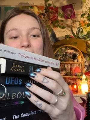 📚📖What books are you reading, have read and would recommend, or are excited read next?📖📚 🌟🌟🌟🌟🌟🌟🌟🌟🌟🌟🌟🌟🌟 #asmr #currentreads #📚 