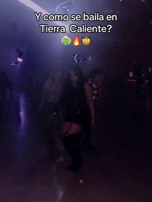 Arriba Guerrero y Michoacán 👒🔥💃🏻 #zapateado #calentano #parati #baile #viral #tierracaliente #foryoupage #tiktok_viral 