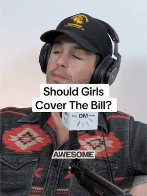 Should girls pay the bill? 85/15? Drop your thoughts below 👇  Listen on @Good Guys out now! #splittingthebill #relationshipadvice #goodguyspodcast #podcastclips 